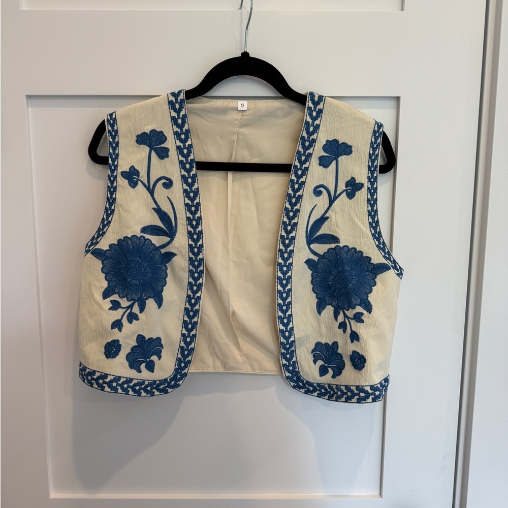 Cropped Embroidered Cream Vest with Blue Floral Detail